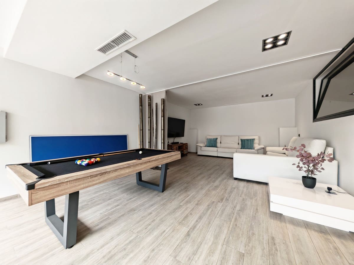 4 soverom Villa til salgs i Riviera del Sol med svømmebasseng garasje - € 1 345 000 (Ref: 10159564)