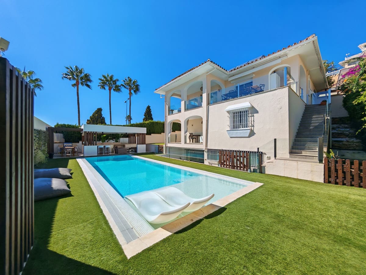 4 soverom Villa til salgs i Riviera del Sol med svømmebasseng garasje - € 1 345 000 (Ref: 10159564)