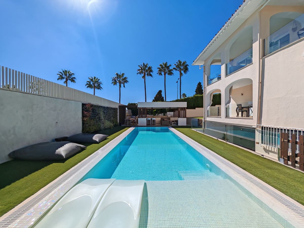 4 soverom Villa til salgs i Riviera del Sol med svømmebasseng garasje - € 1 345 000 (Ref: 10159564)