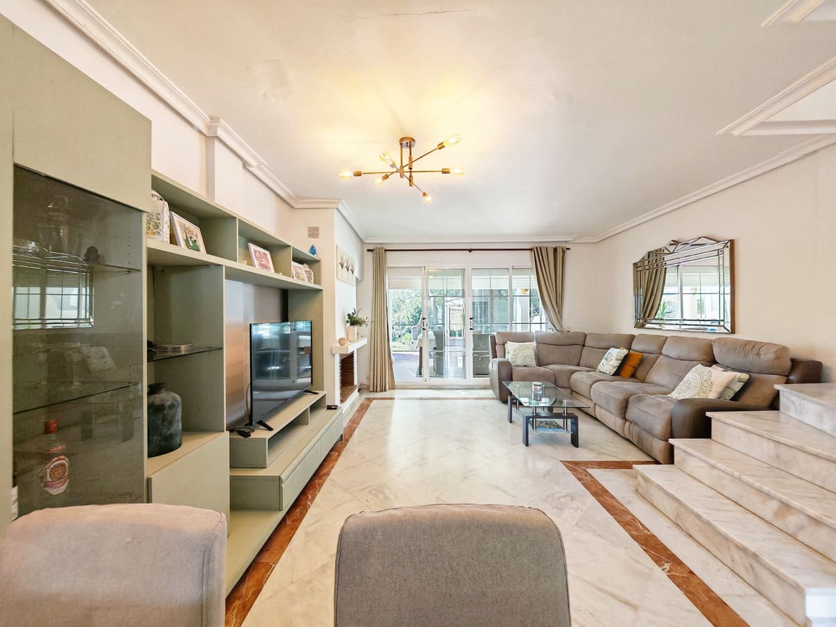 Casa de 3 habitaciones en Cabopino en venta con piscina garaje - 595.000 € (Ref: 10177092)
