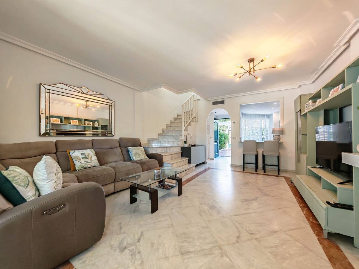 Casa de 3 habitaciones en Cabopino en venta con piscina garaje - 595.000 € (Ref: 10177092)