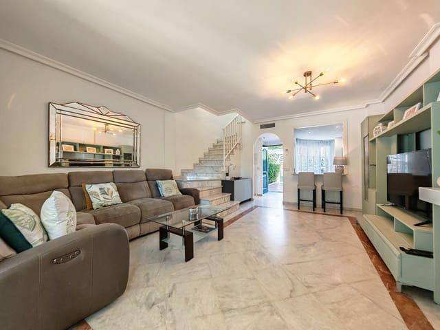 Casa de 3 habitaciones en Cabopino, Marbella en venta con piscina garaje - 595.000 € (Ref: 10177092)