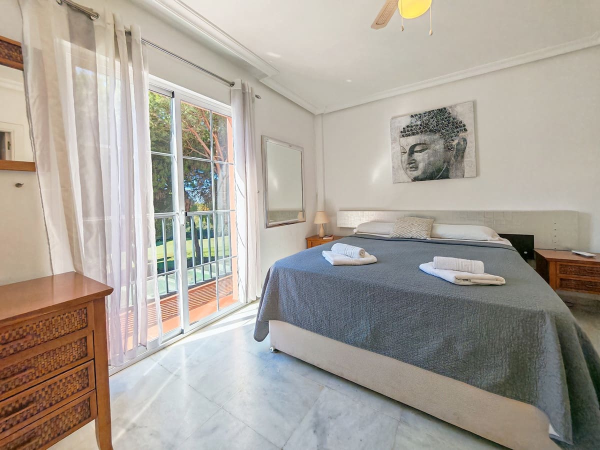 Casa de 3 habitaciones en Cabopino en venta con piscina garaje - 595.000 € (Ref: 10177092)
