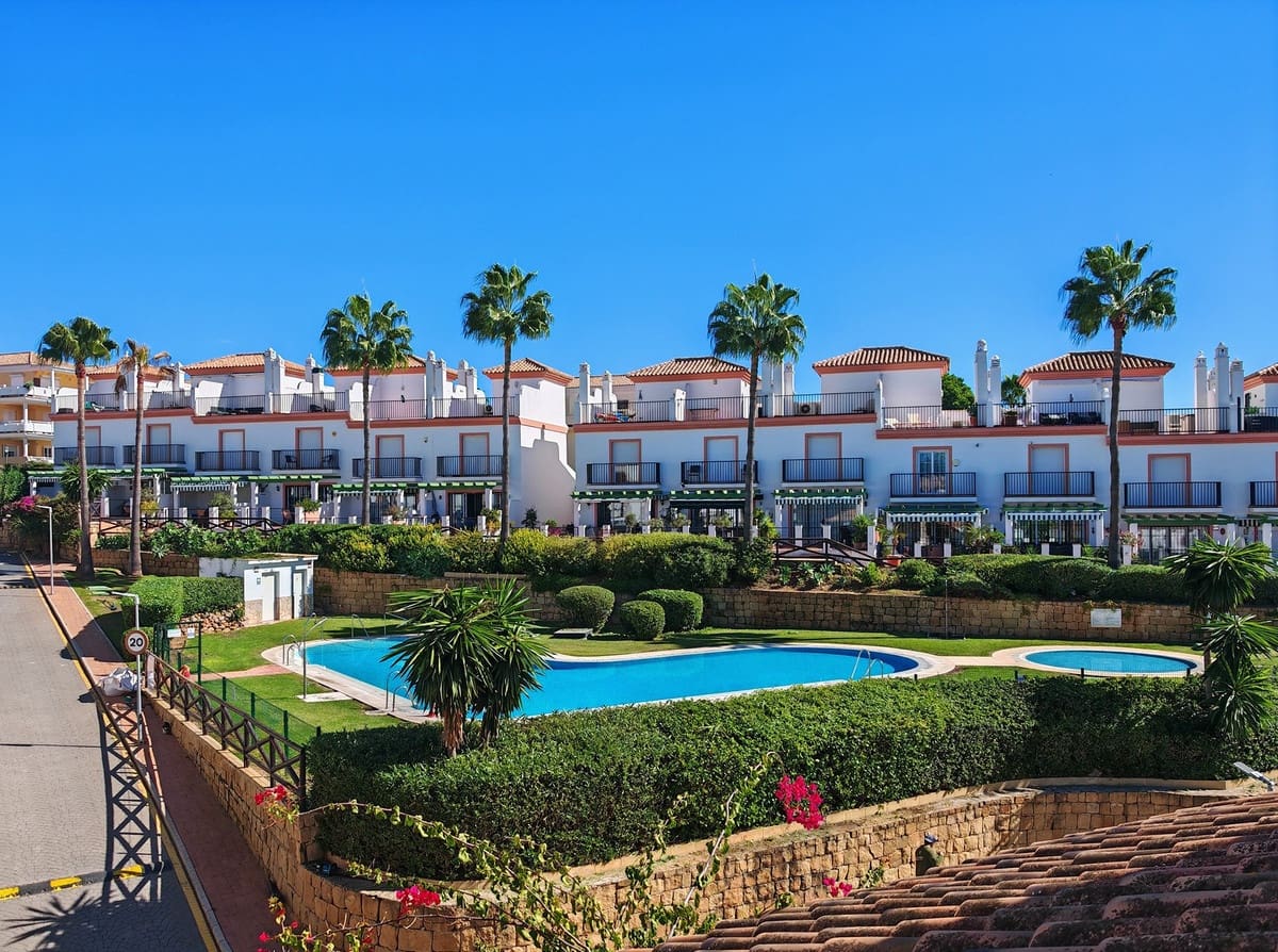 Casa de 3 habitaciones en Cabopino en venta con piscina garaje - 595.000 € (Ref: 10177092)