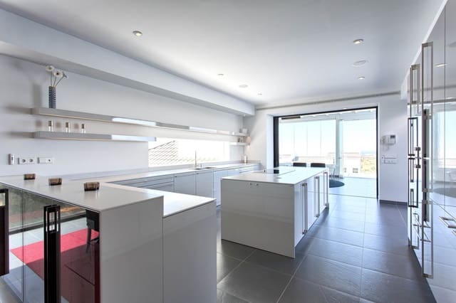 5 Zimmer Villa zu verkaufen in Benahavís mit Pool Garage - 4.450.000 € (Ref: 3096340)