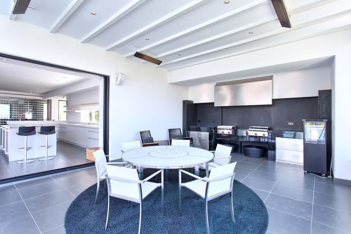 5 bedroom Villa for sale in Benahavis with pool garage - € 4,450,000 (Ref: 3096340)