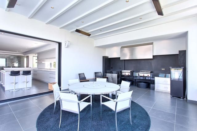 5 bedroom Villa for sale in Benahavís with pool garage - € 4,450,000 (Ref: 3096340)