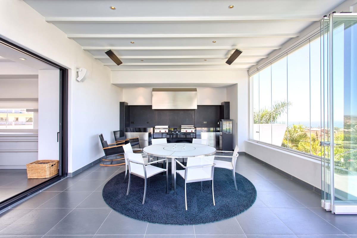5 bedroom Villa for sale in Benahavis with pool garage - € 4,450,000 (Ref: 3096340)