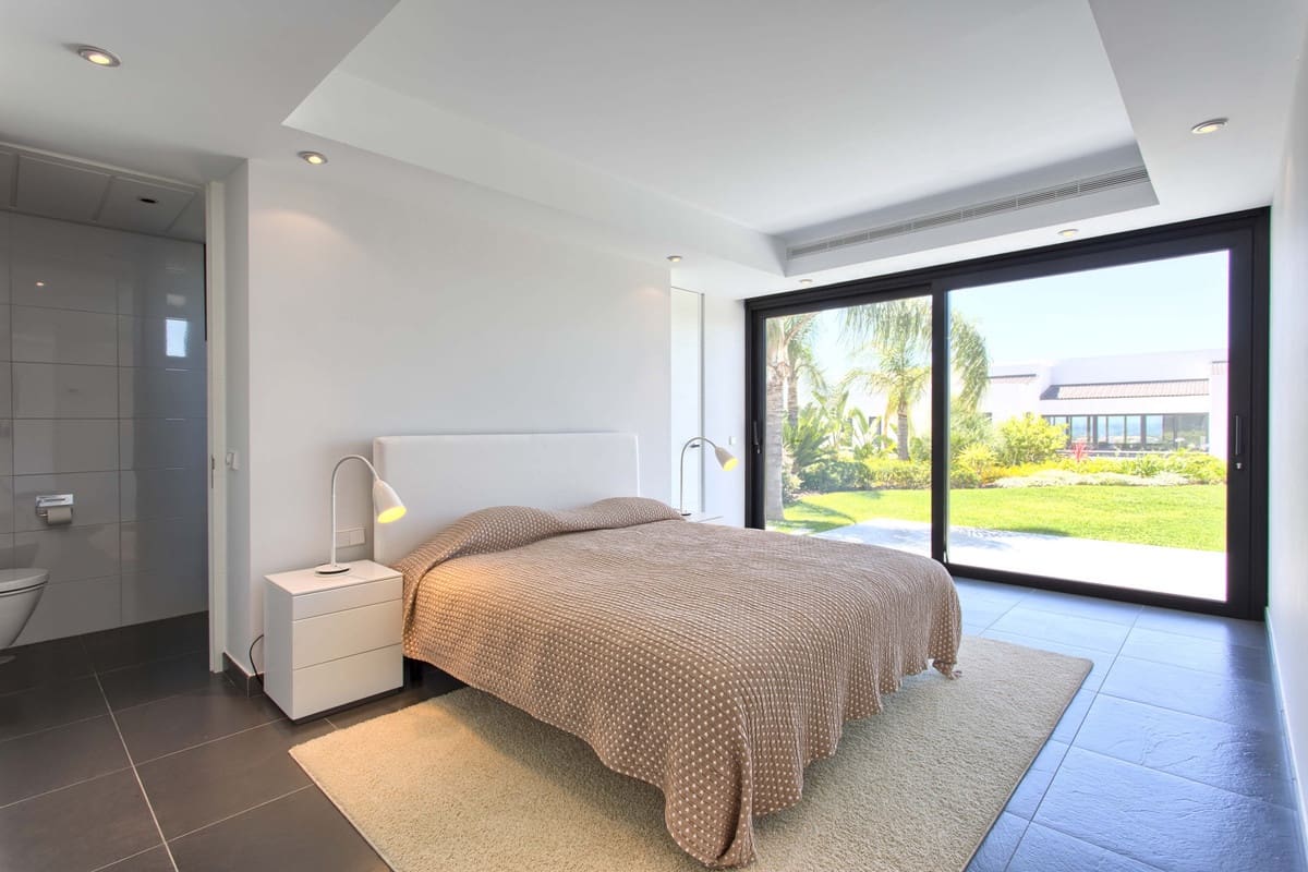 5 bedroom Villa for sale in Benahavis with pool garage - € 4,450,000 (Ref: 3096340)