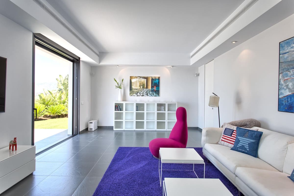 5 bedroom Villa for sale in Benahavis with pool garage - € 4,450,000 (Ref: 3096340)