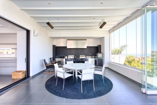 5 bedroom Villa for sale in Benahavís with pool garage - € 4,450,000 (Ref: 3096340)