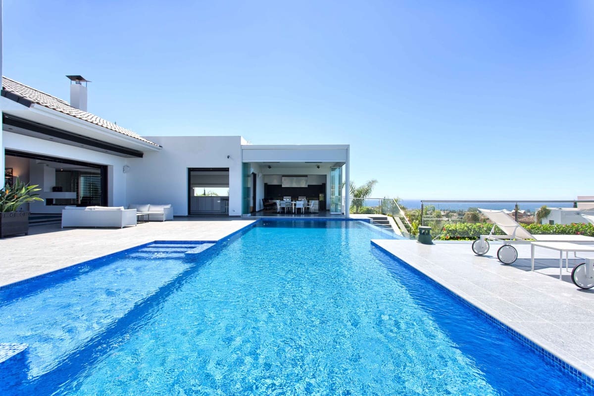 5 bedroom Villa for sale in Benahavis with pool garage - € 4,450,000 (Ref: 3096340)