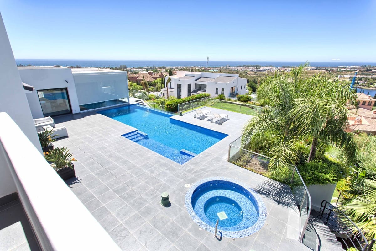 5 bedroom Villa for sale in Benahavis with pool garage - € 4,450,000 (Ref: 3096340)