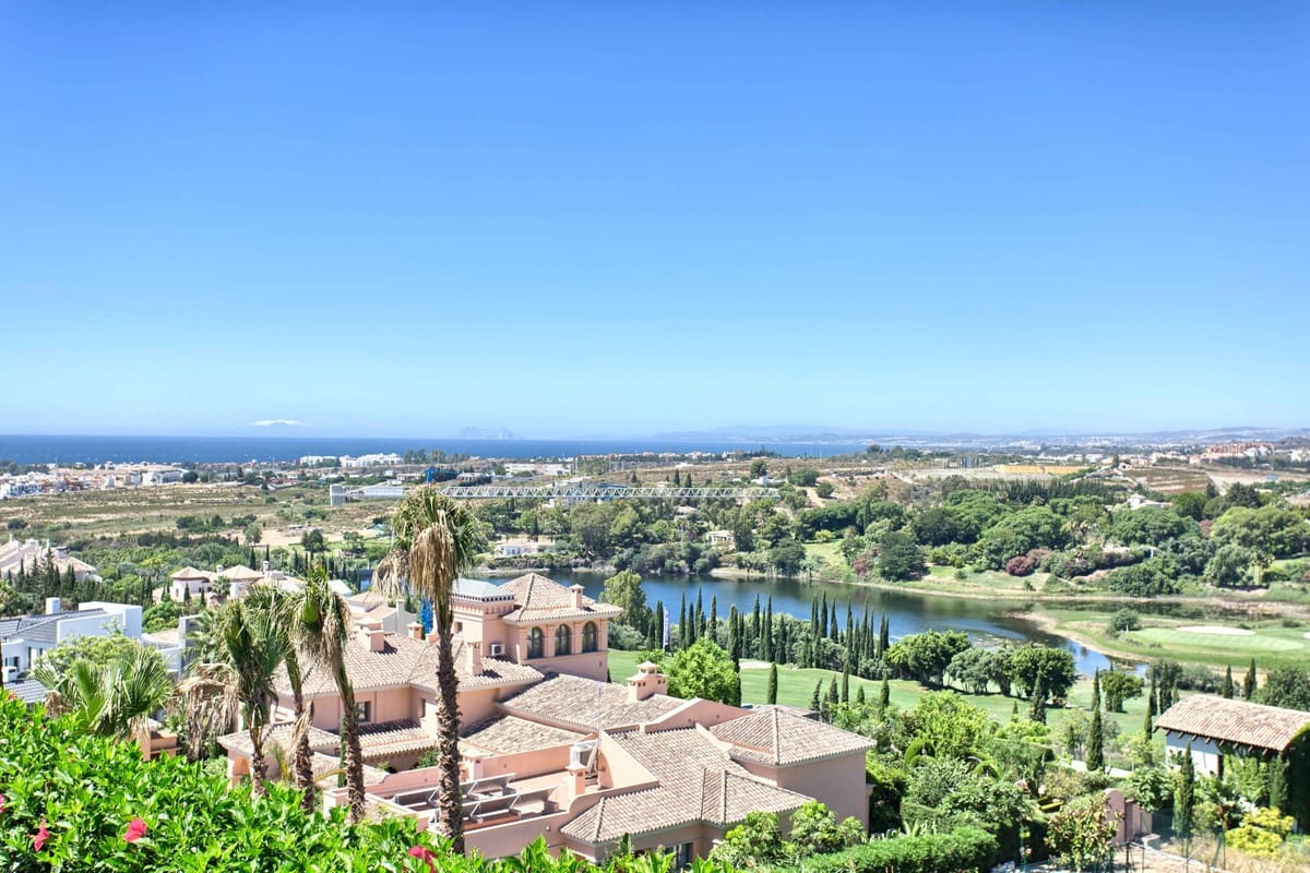 5 bedroom Villa for sale in Benahavis with pool garage - € 4,450,000 (Ref: 3096340)