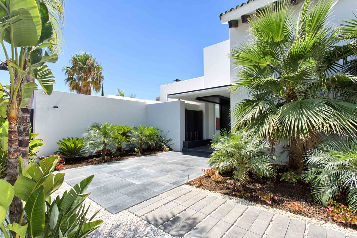 5 bedroom Villa for sale in Benahavis with pool garage - € 4,450,000 (Ref: 3096340)