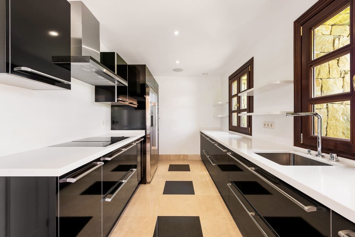 Chalet de 10 habitaciones en La Zagaleta en venta con piscina garaje - 11.800.000 € (Ref: 4642758)