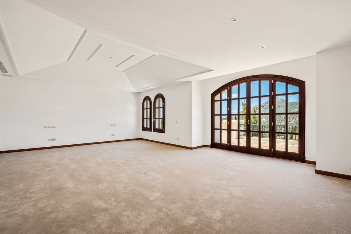 10 soverom Villa til salgs i La Zagaleta med svømmebasseng garasje - € 11 800 000 (Ref: 4642758)