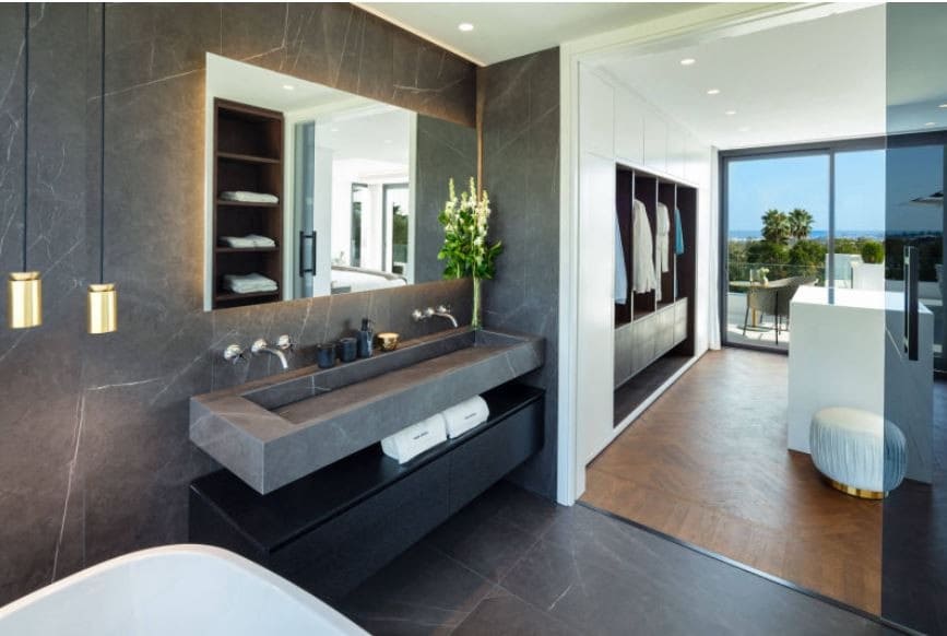 5 bedroom Villa for sale in Nueva Andalucia with pool - € 3,995,000 (Ref: 4954929)