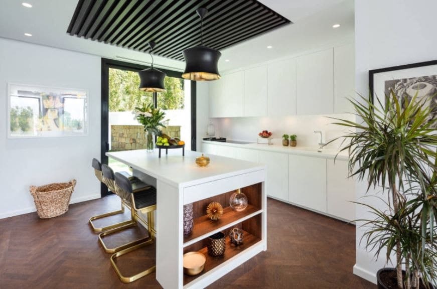 5 bedroom Villa for sale in Nueva Andalucia with pool - € 3,995,000 (Ref: 4954929)