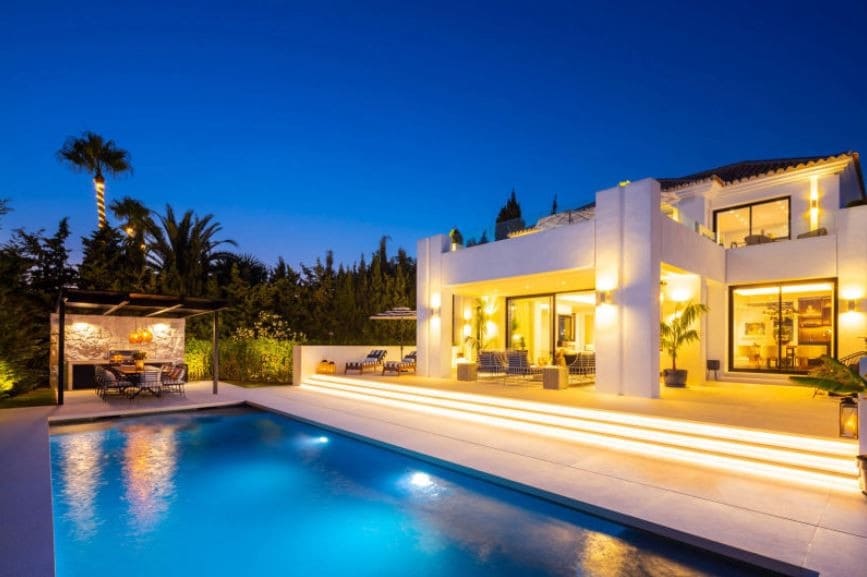 5 soveværelse Villa til salg i Nueva Andalucia med swimmingpool - € 3.995.000 (Ref: 4954929)