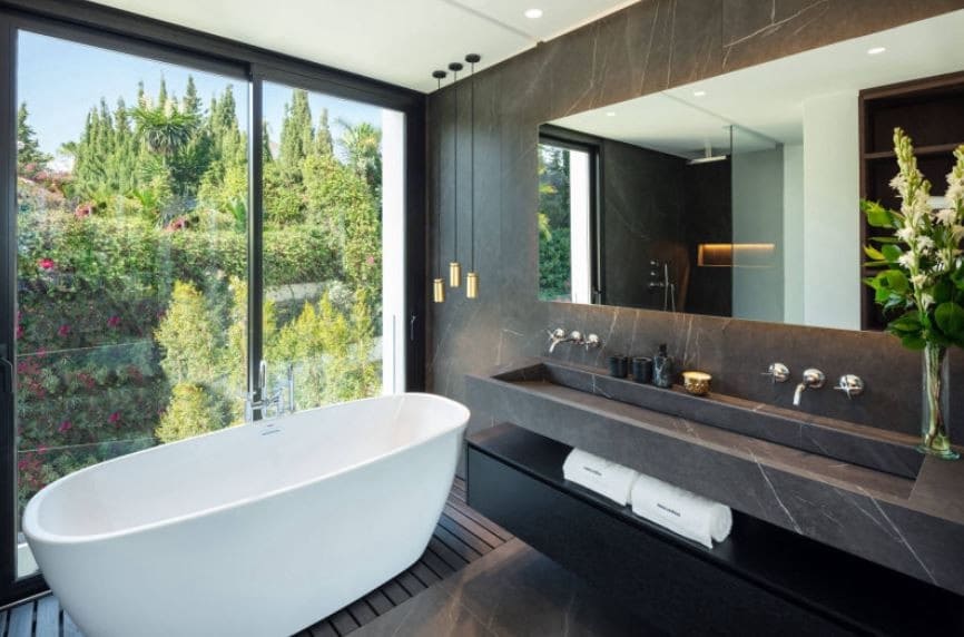 5 slaapkamer Villa te koop in Nueva Andalucia met zwembad - € 3.995.000 (Ref: 4954929)