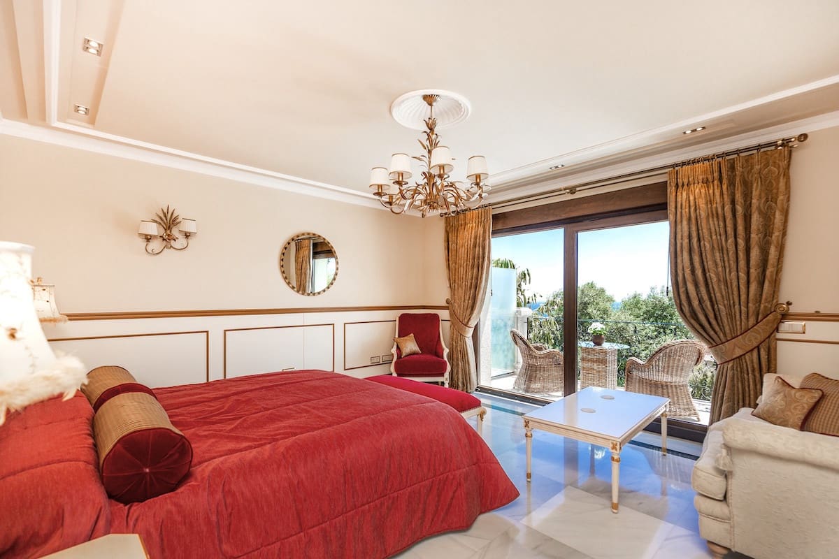 Chalet de 8 habitaciones en Marbella en venta con piscina garaje - 5.495.000 € (Ref: 5179794)