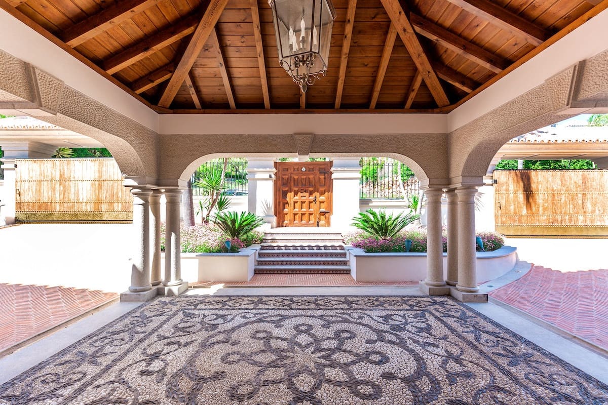 Chalet de 8 habitaciones en Marbella en venta con piscina garaje - 5.495.000 € (Ref: 5179794)