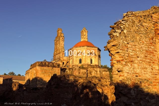 12 bedroom Commercial for sale in Cazalla de la Sierra with garage - € 6,600,000 (Ref: 5414973)