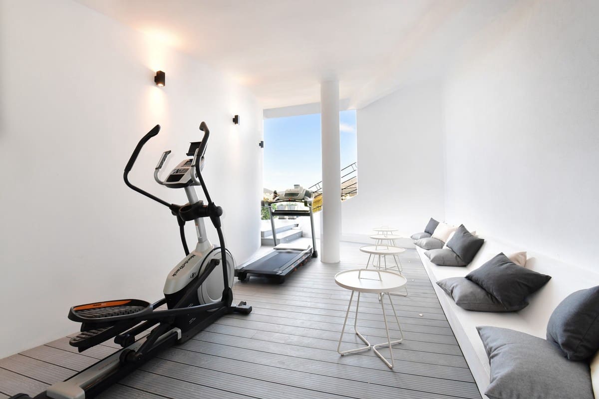 7 bedroom Villa for sale in Nueva Andalucia with pool garage - € 4,400,000 (Ref: 6485913)