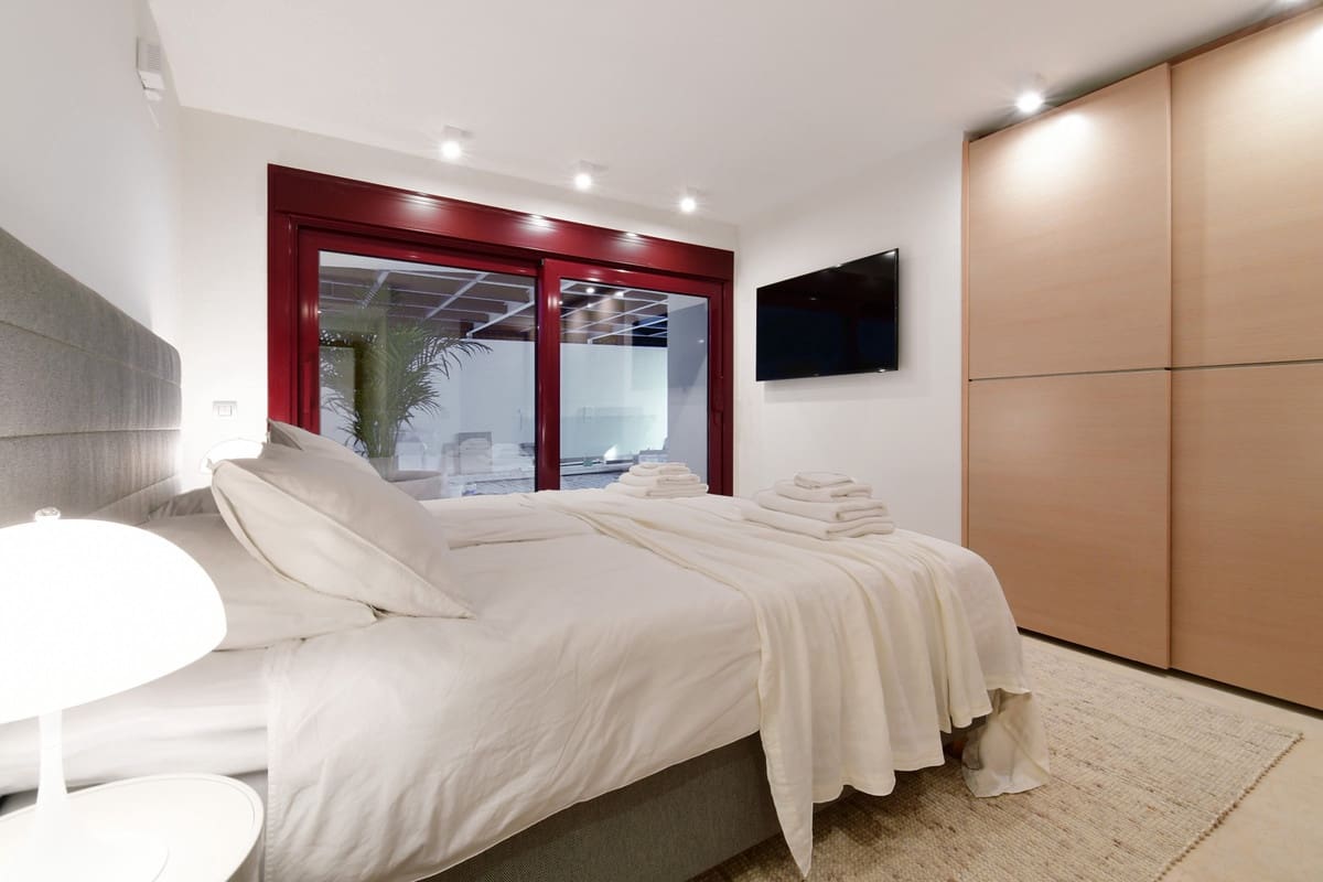 Chalet de 7 habitaciones en Nueva Andalucia en venta con piscina garaje - 4.400.000 € (Ref: 6485913)