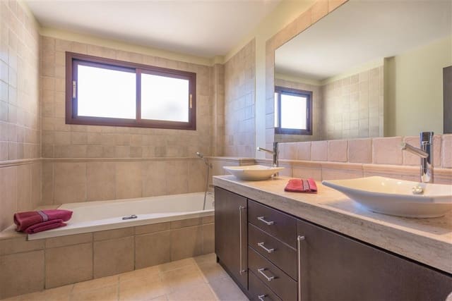 5 slaapkamer Villa te koop in Los Arqueros, Benahavís met zwembad garage - € 2.725.000 (Ref: 6485964)