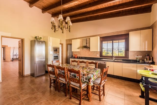 3 soveværelse Villa til salg i El Padrón, Estepona - € 1.070.000 (Ref: 6485972)