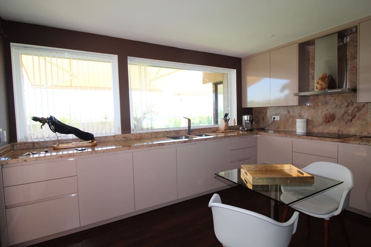 4 makuuhuone Huvila myytävänä paikassa New Golden Mile mukana uima-altaan - 1 600 000 € (Ref: 6548283)