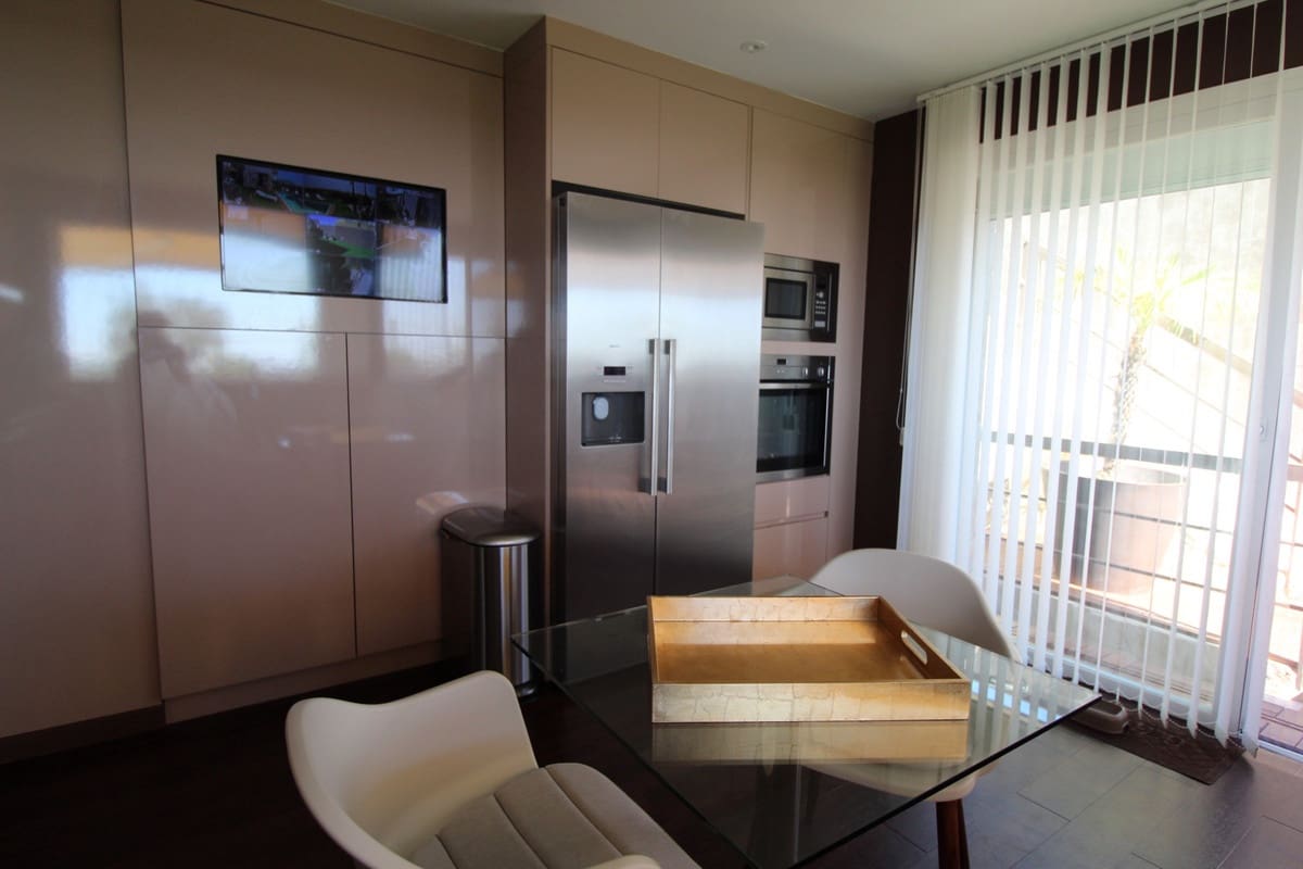 4 sovrum Villa till salu i New Golden Mile med pool - 1 600 000 € (Ref: 6548283)