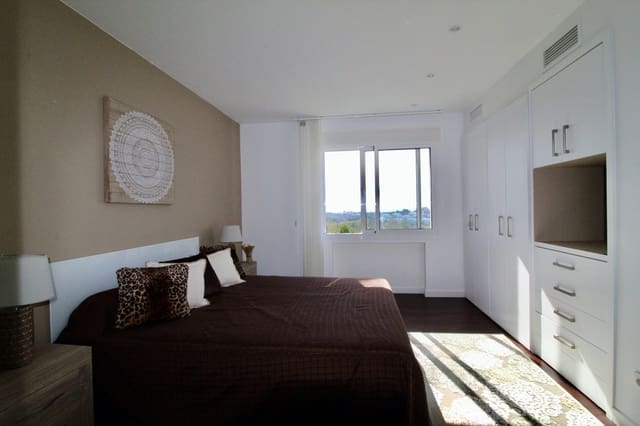 4 sovrum Villa till salu i Nueva Atalaya, Estepona med pool - 1 600 000 € (Ref: 6548283)
