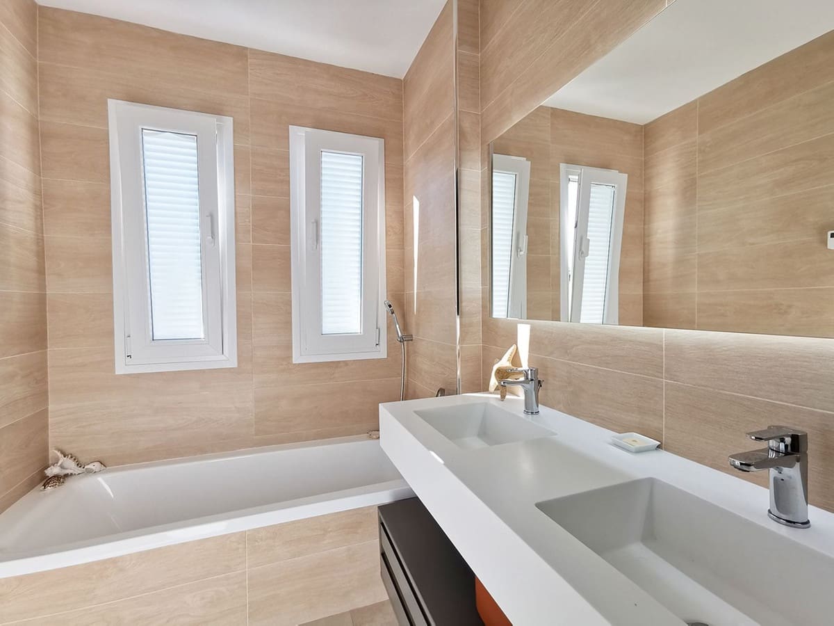 3 bedroom Semi-detached Villa for sale in Calahonda - € 585,000 (Ref: 6891586)