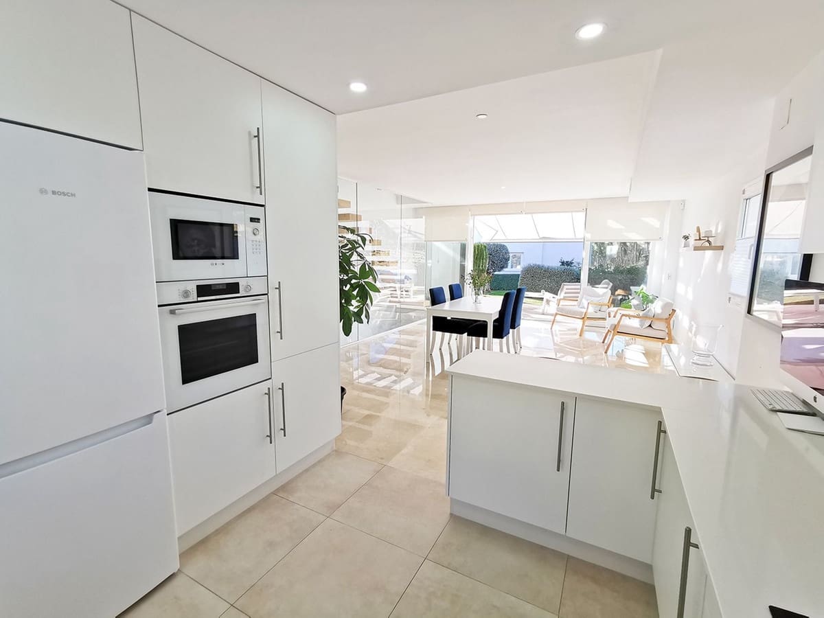 3 bedroom Semi-detached Villa for sale in Calahonda - € 585,000 (Ref: 6891586)