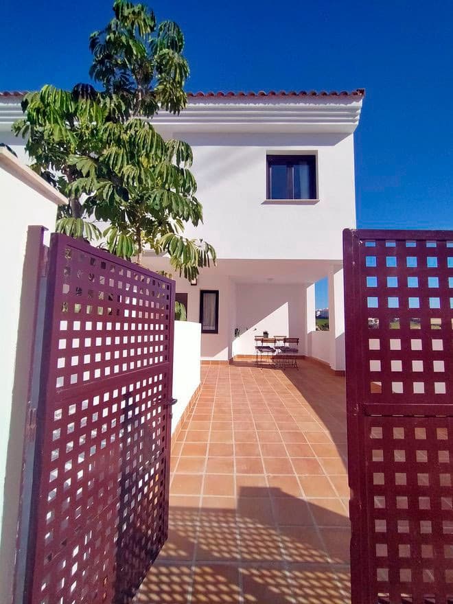 4 soveværelse Semi-Rækkehus til salg i Riviera del Sol med swimmingpool garage - € 540.000 (Ref: 6984661)