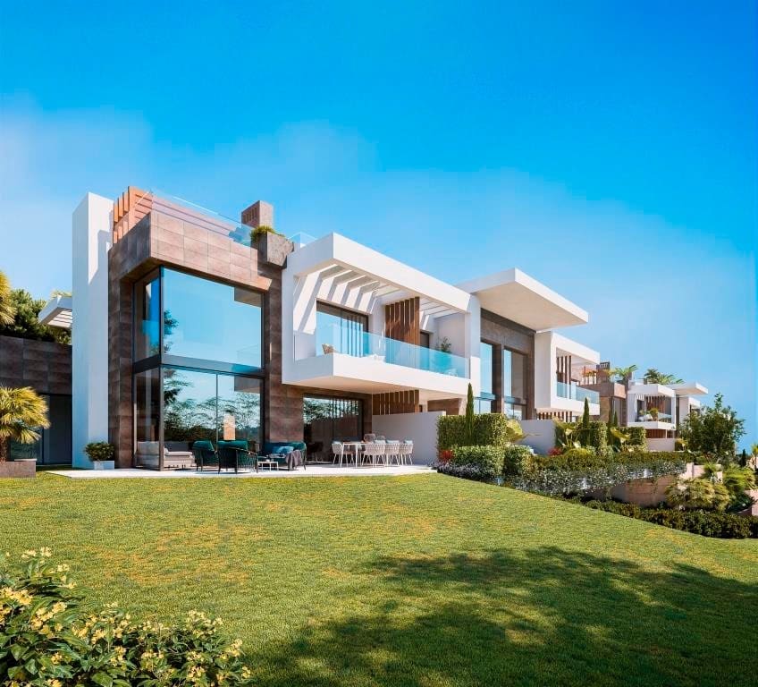 4 bedroom Semi-detached Villa for sale in Rio Real with pool garage - € 1,960,000 (Ref: 6984714)