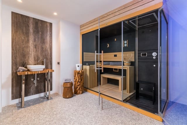 4 soveværelse Villa til salg i Puerto Banus, Marbella med swimmingpool - € 3.100.000 (Ref: 6988546)