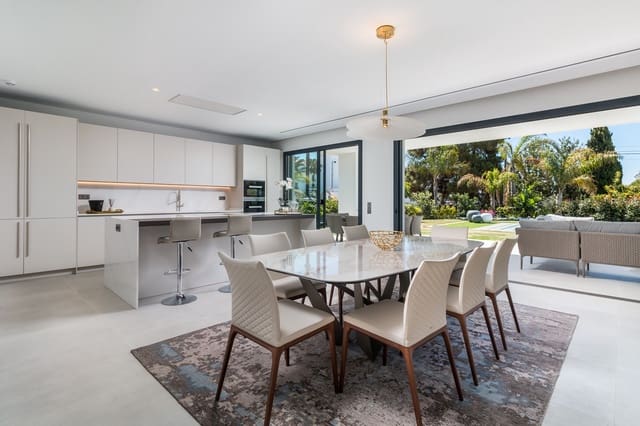 4 soveværelse Villa til salg i Puerto Banus, Marbella med swimmingpool - € 3.100.000 (Ref: 6988546)