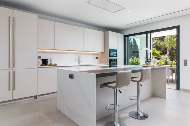 4 soveværelse Villa til salg i Puerto Banus, Marbella med swimmingpool - € 3.100.000 (Ref: 6988546)