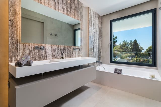 4 soveværelse Villa til salg i Puerto Banus, Marbella med swimmingpool - € 3.100.000 (Ref: 6988546)