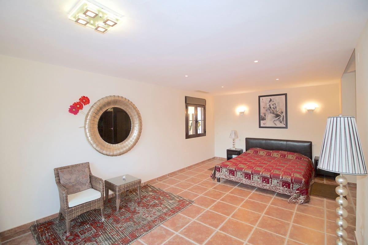 7 bedroom Villa for sale in El Rosario with pool garage - € 1,390,000 (Ref: 7391891)