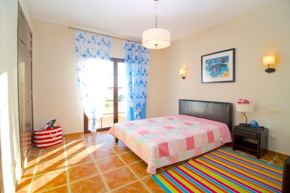 7 bedroom Villa for sale in El Rosario with pool garage - € 1,390,000 (Ref: 7391891)