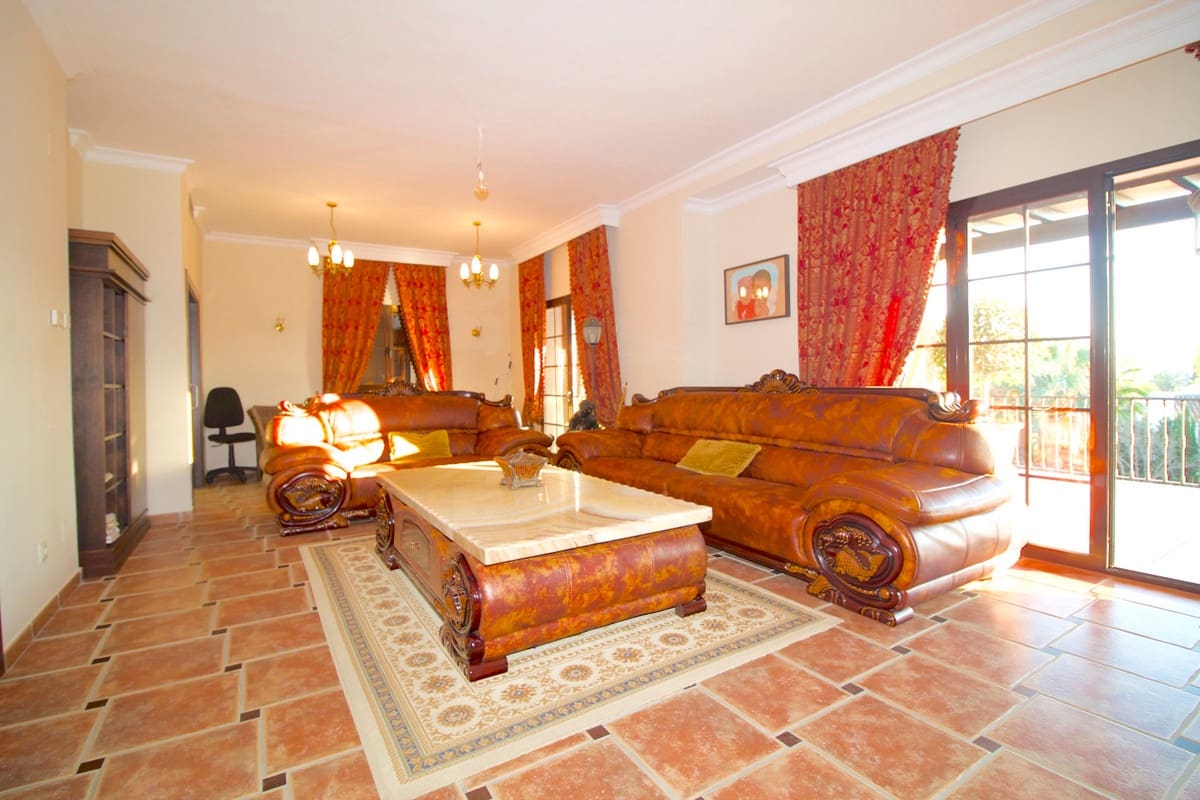 7 bedroom Villa for sale in El Rosario with pool garage - € 1,390,000 (Ref: 7391891)