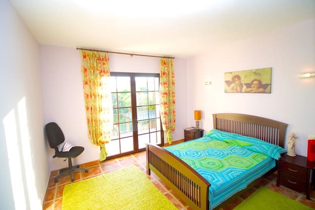 Chalet de 7 habitaciones en El Rosario, Marbella en venta con piscina garaje - 1.390.000 € (Ref: 7391891)