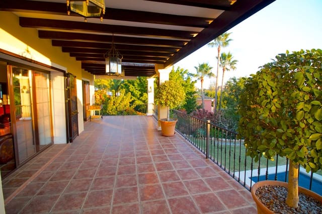 Chalet de 7 habitaciones en El Rosario, Marbella en venta con piscina garaje - 1.390.000 € (Ref: 7391891)