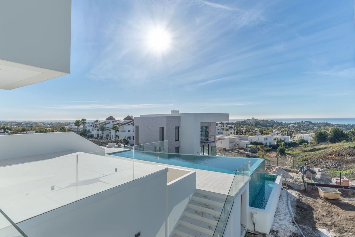 4 bedroom Villa for sale in Benahavis with pool garage - € 1,500,000 (Ref: 7411521)