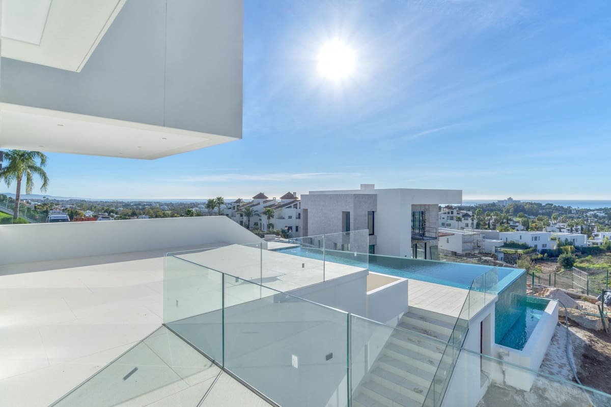 4 bedroom Villa for sale in Benahavis with pool garage - € 1,500,000 (Ref: 7411521)